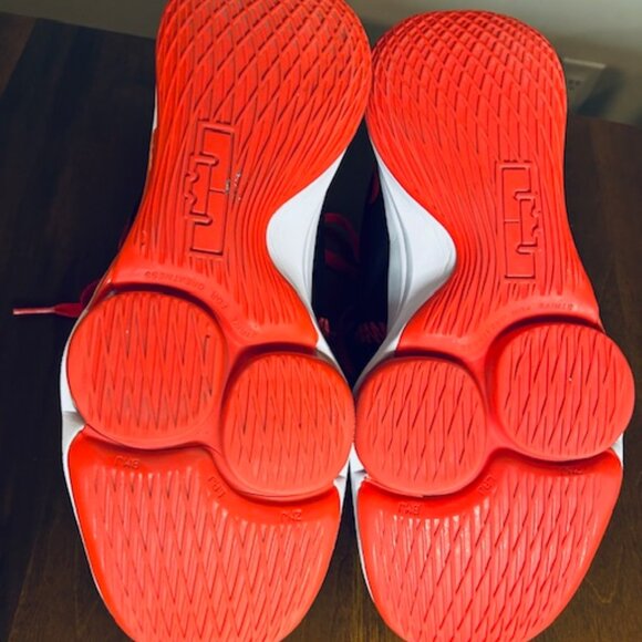 Nike Men's Black and Red Athletic Shoes - Picture 6 of 9